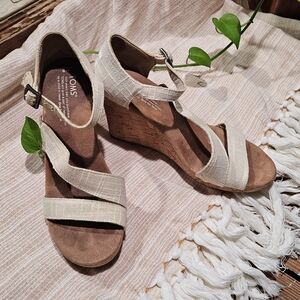 TOMS Women's Tan Sandals